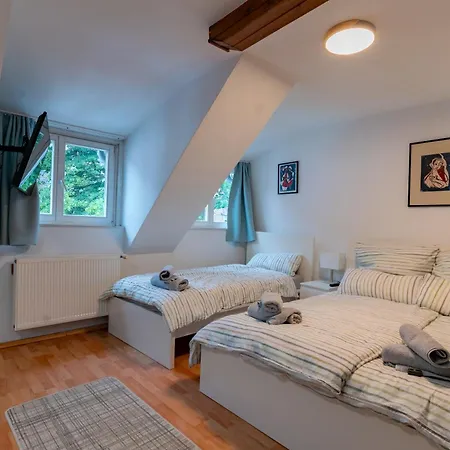 Apartment Cosy Old At Schlosspark Wiesbaden