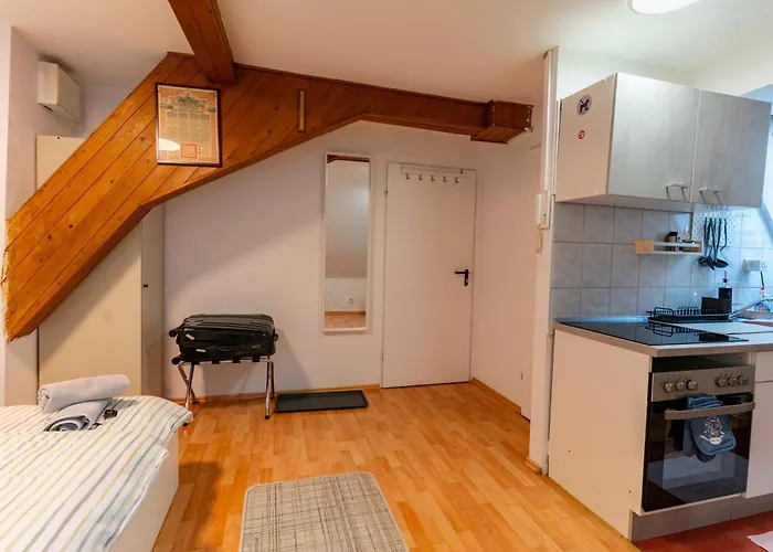 Cosy Old At Schlosspark *